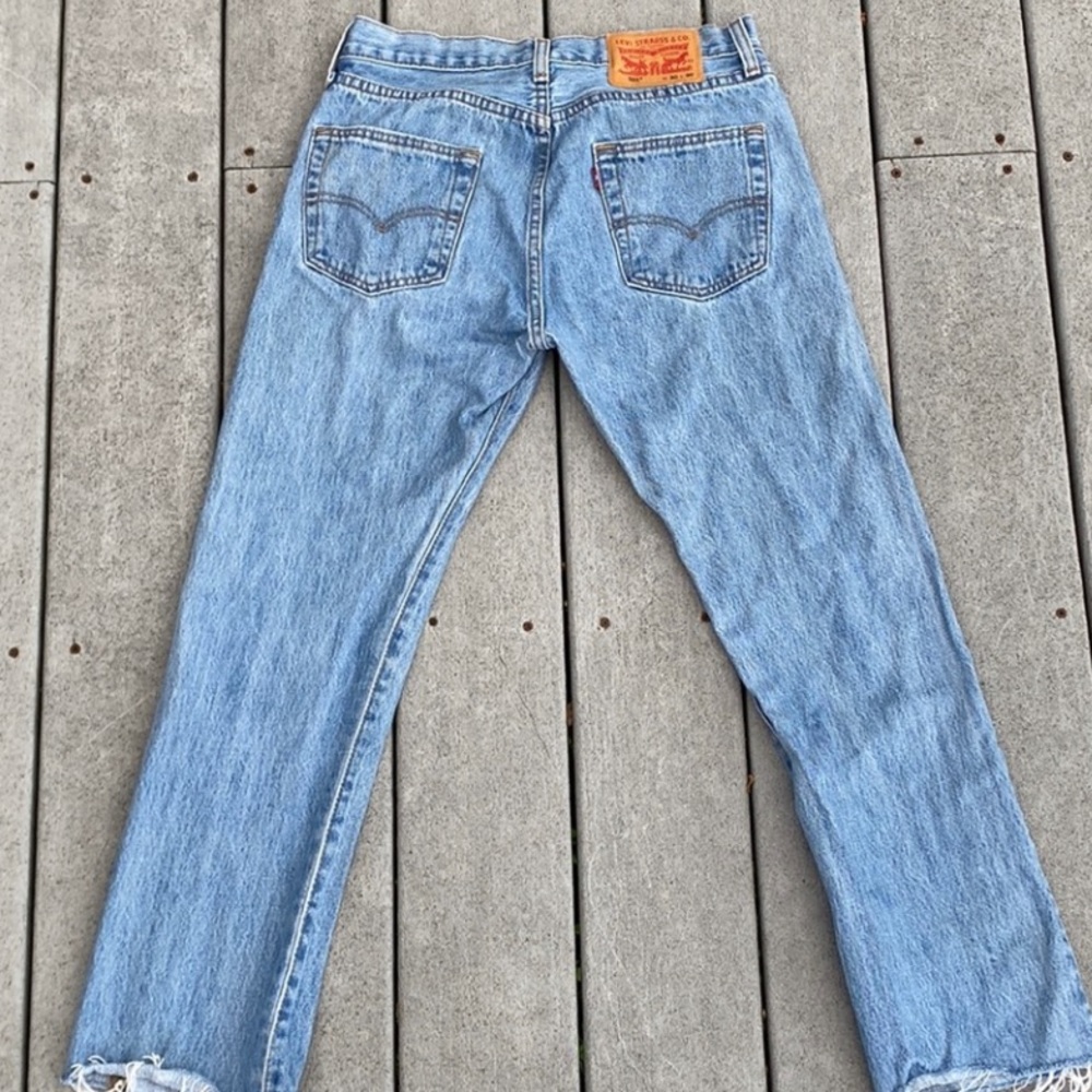 mens light wash Levi’s 501 jeans - Size 30
